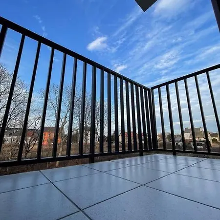 Lägenhet New One Bedroom With Balcony